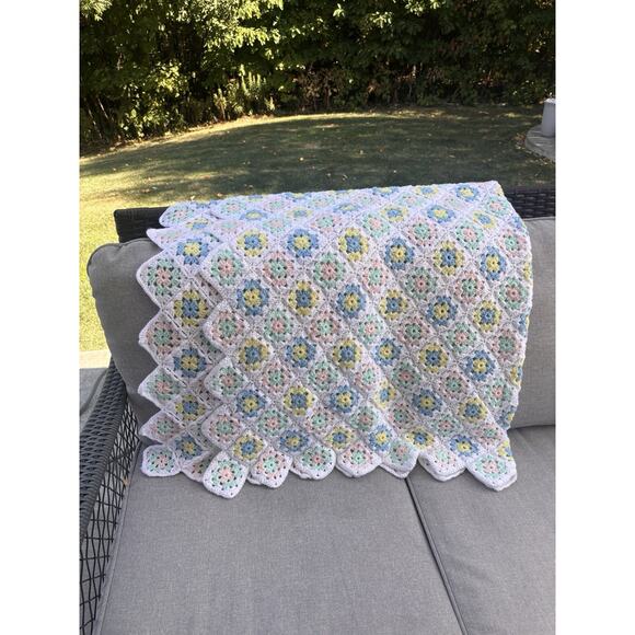 New Crochet Baby Afghan Throw Blanket Pastel Granny Square Handmade 45x67 - Picture 2 of 8